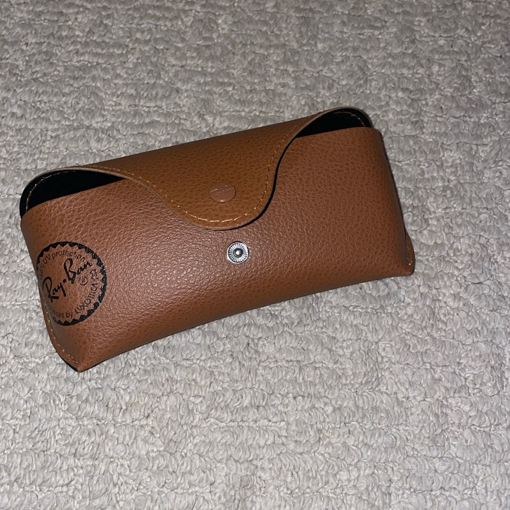 Ray Ban Brown case ALMOST NEW
